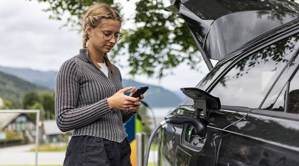 Seguros para coches eléctricos e híbridos: Baterías, puntos de carga y asistencia 1 Seguros para coches eléctricos e híbridos: Baterías, puntos de carga y asistencia
